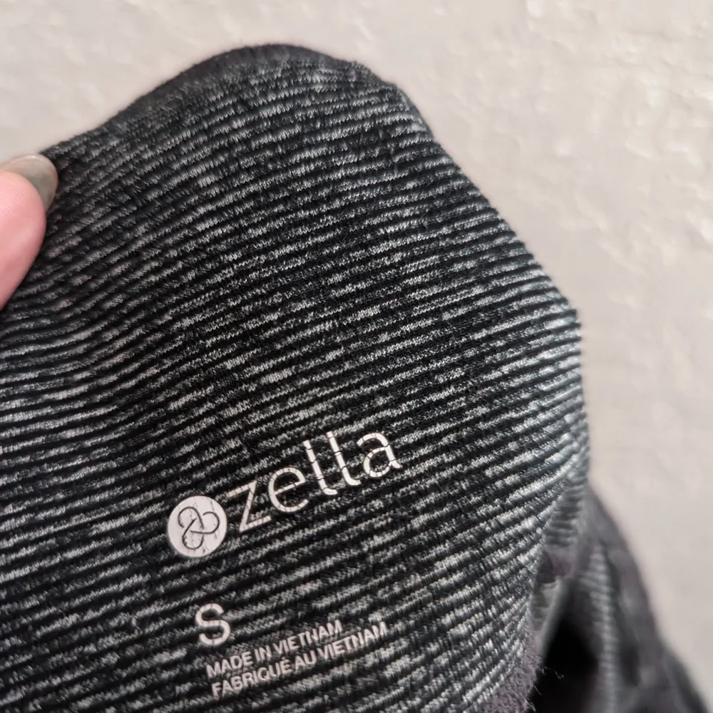 Zella X Nordstrom High Waisted Gray & Black Mesh Activewear Cropped Leggings - Picture 6 of 7